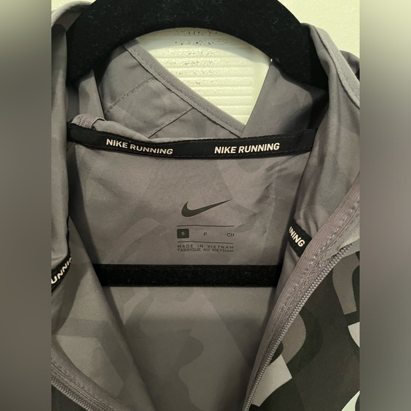 Nike Running Camo Windbreaker | Sz. Small | Gently used - Picture 4 of 4